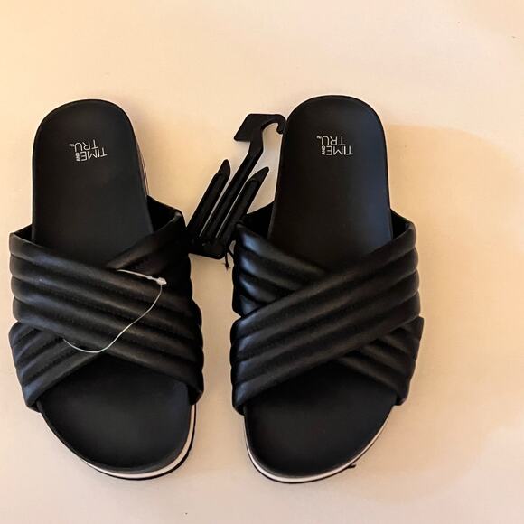 Time and Tru Women's Cross Strap Black Sandals  Sz 7 - Picture 1 of 13